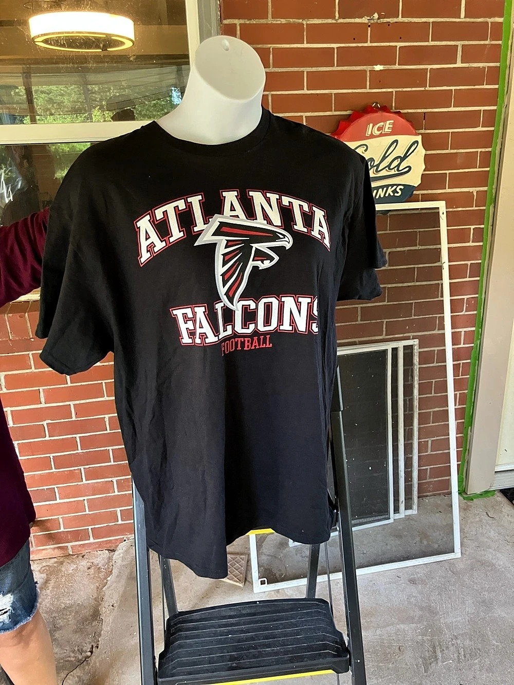 NFL Atlanta Falcons Football graphic tee Graphic Tee in Black & Red NWT